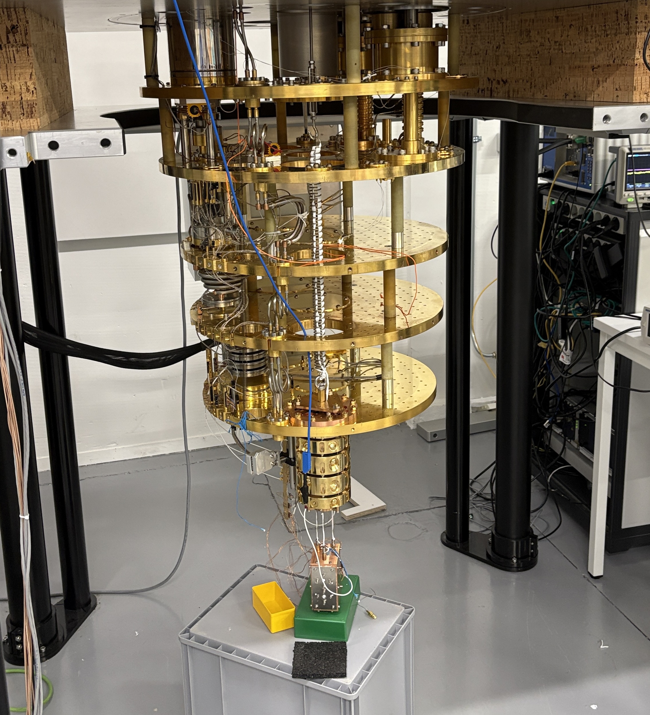 Cryogenic vibration isolation system, Onnes Technologies